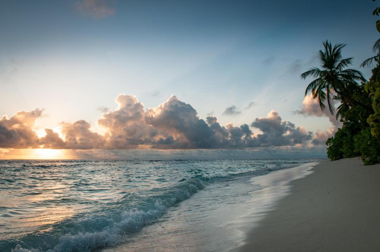 Brickwood Rasdhoo- Beach Front ภายนอก รูปภาพ