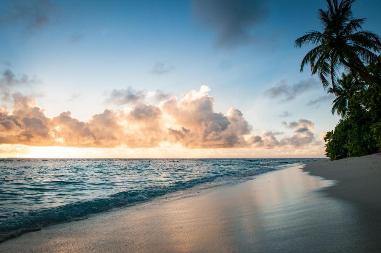 Brickwood Rasdhoo- Beach Front ภายนอก รูปภาพ